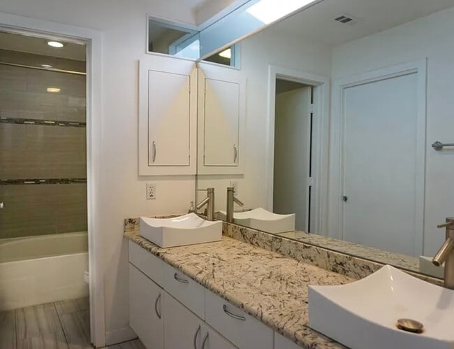 Building Photo - 5233 Blossom St