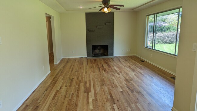 Building Photo - Spacious Three Bedroom with Large Backyard...
