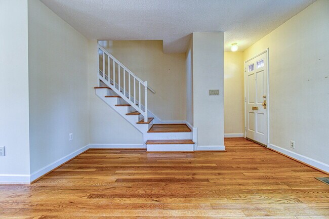 Building Photo - Discover Exceptional Townhouse Living!
