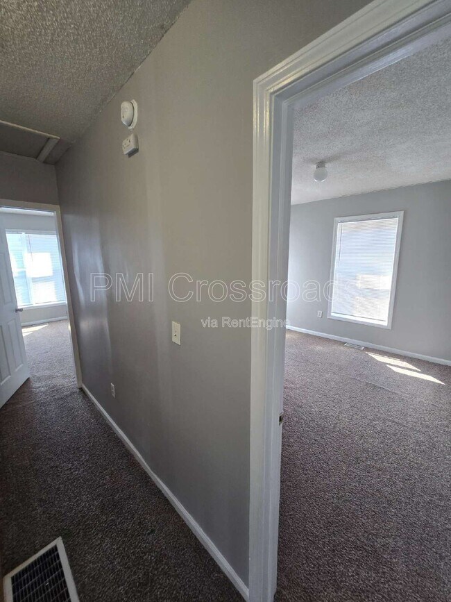 Building Photo - 153 S Cypress Ave