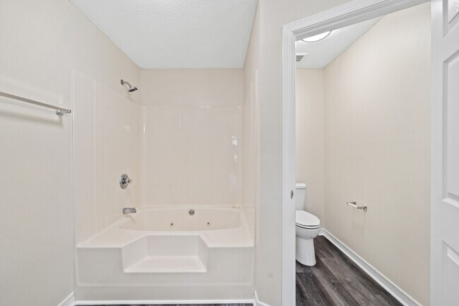 Building Photo - 2520 E Ashford Park Dr