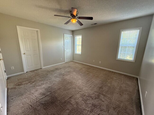 Building Photo - 3 bedroom 2 bath home in Foxtrace subdivision