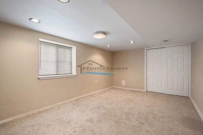 Building Photo - Well-Maintained 3 Bed 2 Bath Cottage in Do...