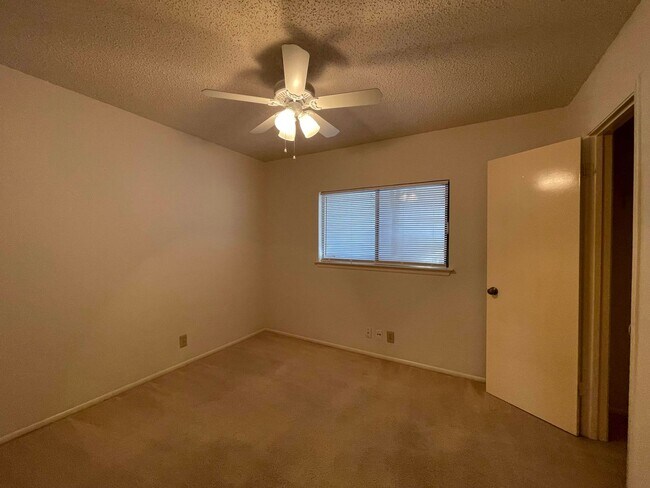 Building Photo - NICE 3 BEDROOM FEATURING AN ISLAND KITCHEN...