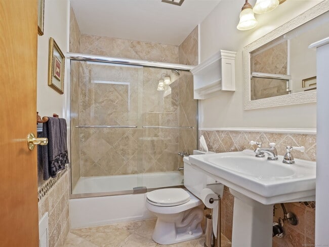 Building Photo - 160 Fairfield Woods Rd