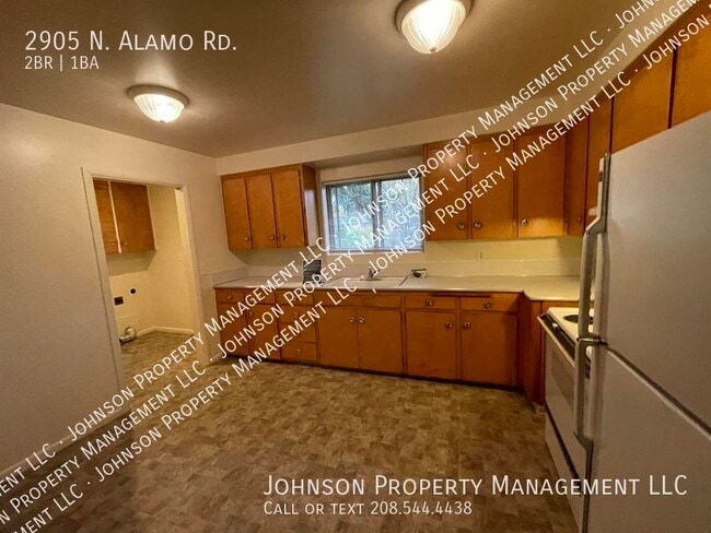 Building Photo - 2905 N Alamo Rd