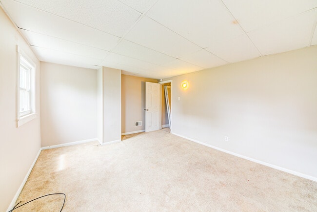 Building Photo - 1008 E Warrington Ave