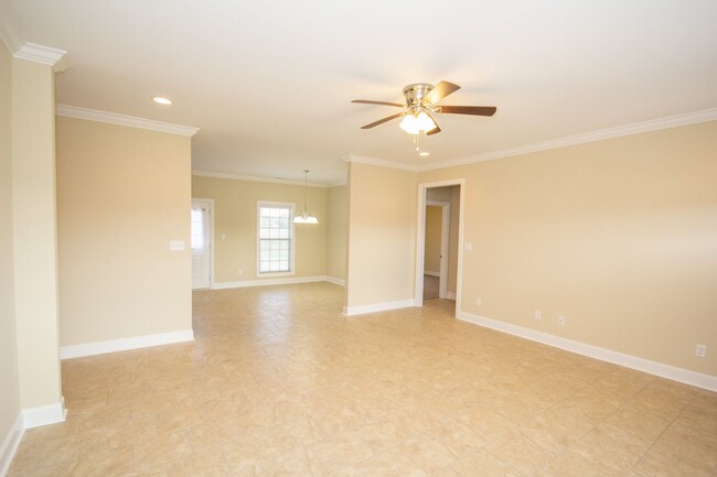 Building Photo - Home in Athens City! *HANDICAP ACCESSIBLE*