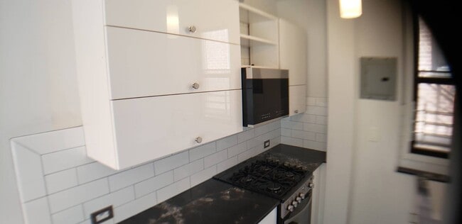 Building Photo - 42 Park Terrace E