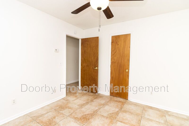 Building Photo - 1809 N Hawthorne St