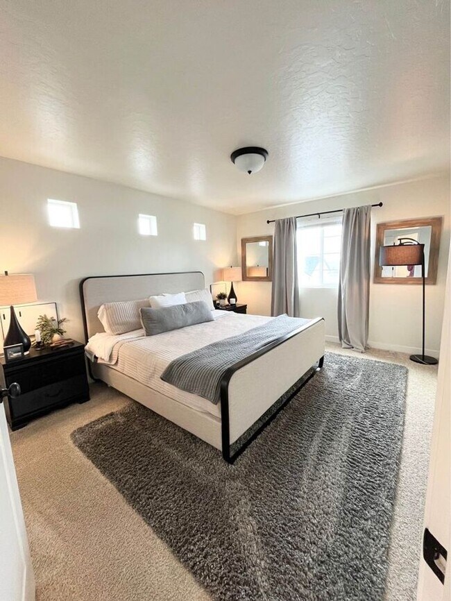 Building Photo - Lovely home for rent in Saratoga Springs.  (Pet Friendly)