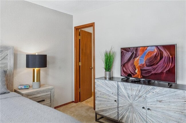 Building Photo - 6 Connie Ln