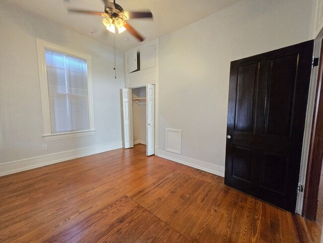 Building Photo - Large one story 3 bedroom Victorian cottage