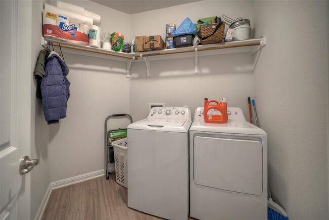 Building Photo - 913 Fortrose Ter