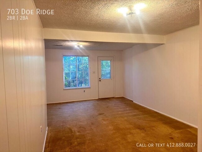 Building Photo - 703 Doe Ridge