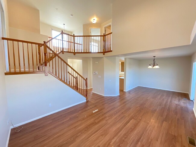 Building Photo - 3 Bedroom Home Available Near N Powers Blv...