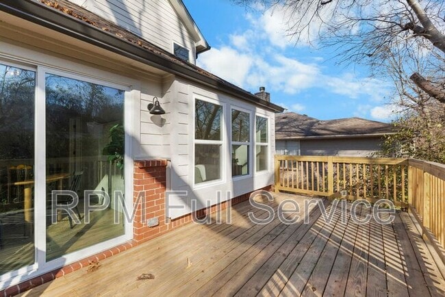 Building Photo - 4745 Aaron Dr