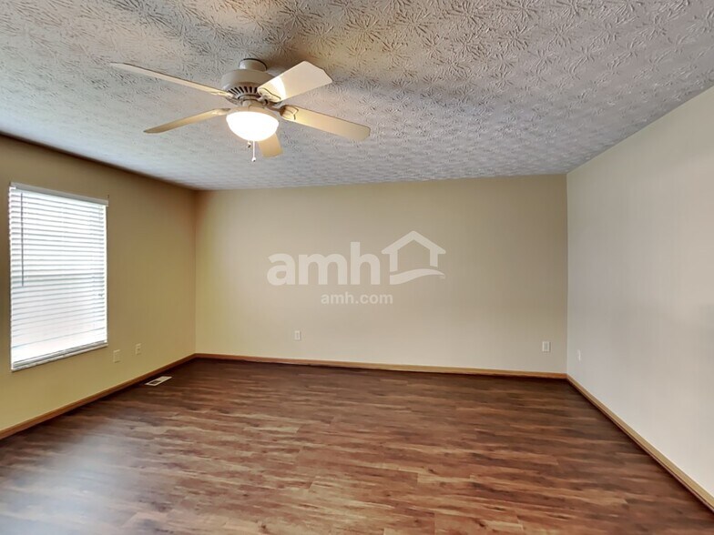 Building Photo - 6038 Platinum Dr