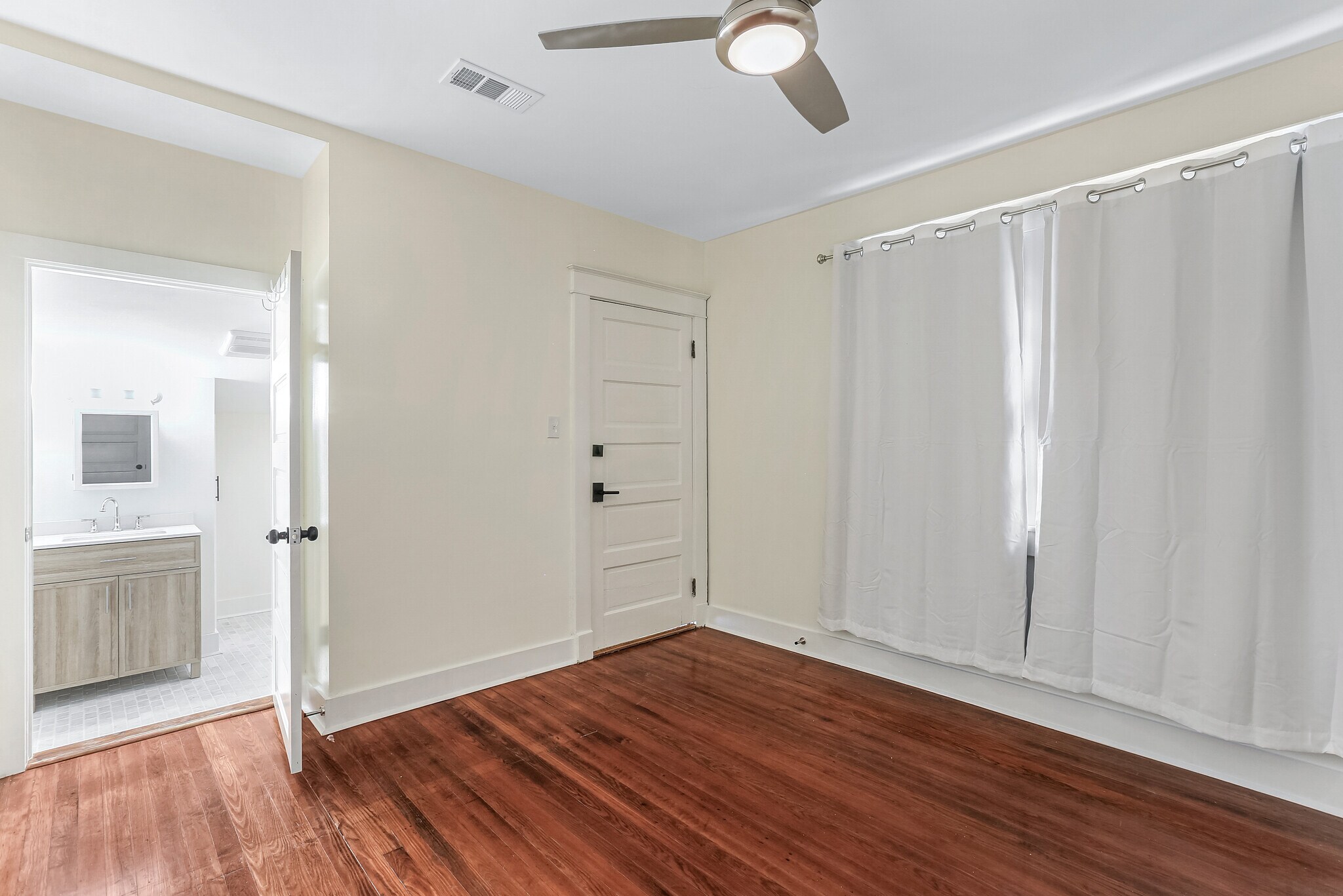 Building Photo - 7737 S Claiborne Ave