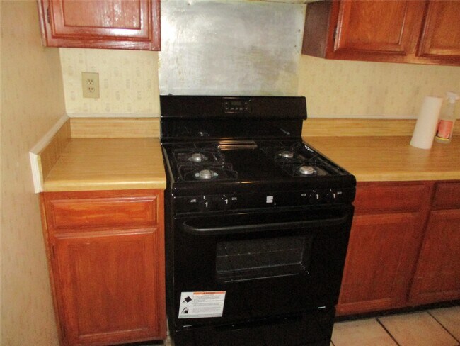 Building Photo - 19947 Mountain Dale Dr