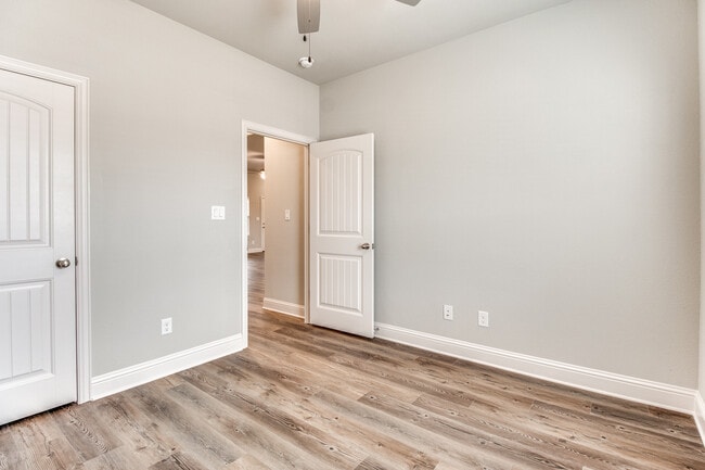 Building Photo - 2807 Orchid Dr
