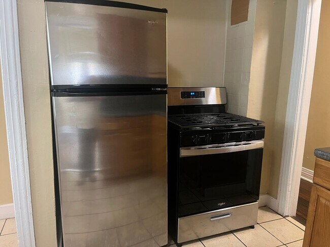 Building Photo - Charming 1 bed 1 bath 1930's bungalow in Midtown!