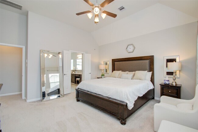 Building Photo - 2015 Royal Landing Dr