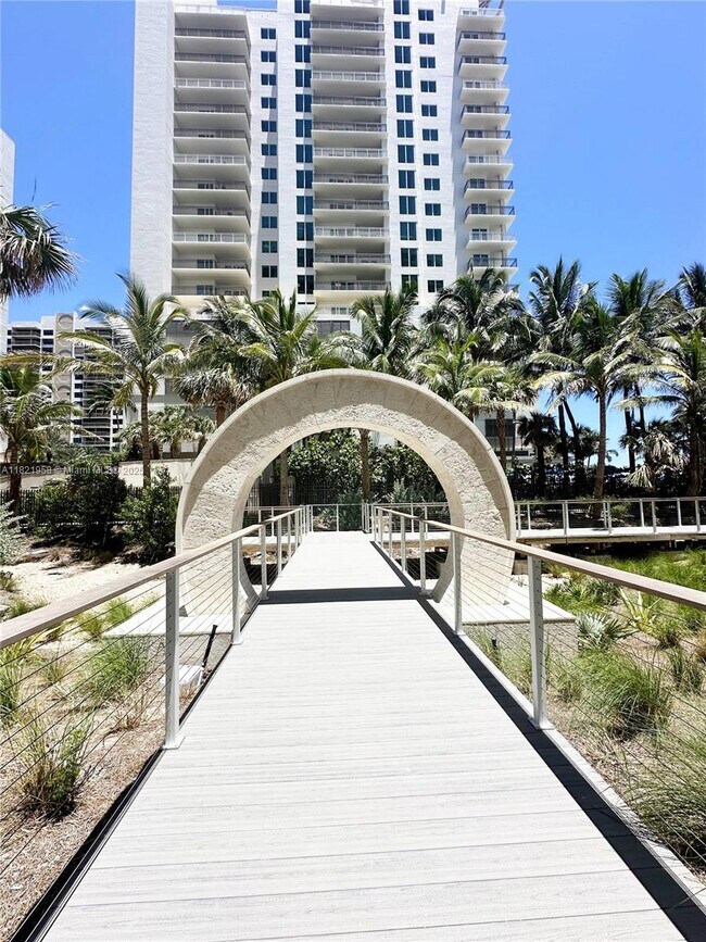 Building Photo - 3100 N Ocean Dr