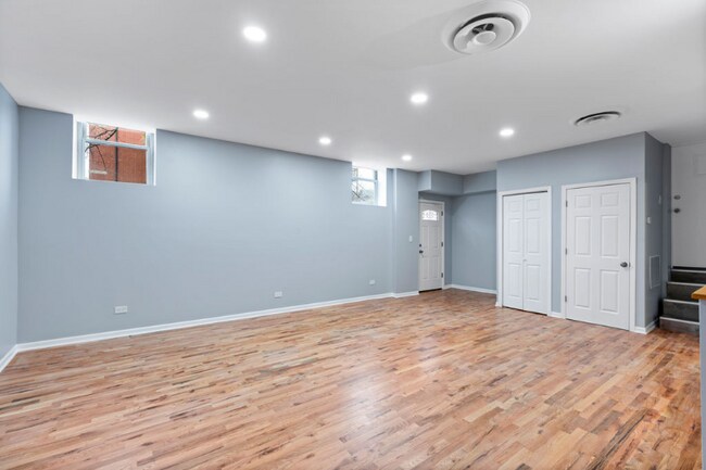 Building Photo - 2900 N Damen Ave