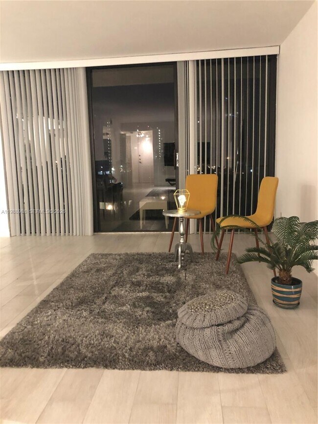 Building Photo - 400 Leslie Dr