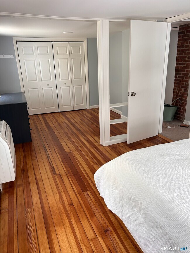 Building Photo - 22 Indianola Rd