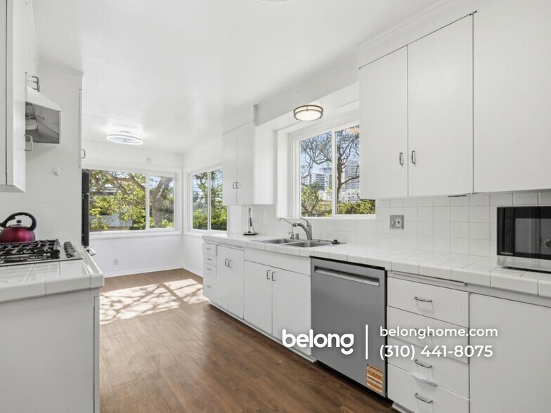 Building Photo - 10537 Rochester Ave