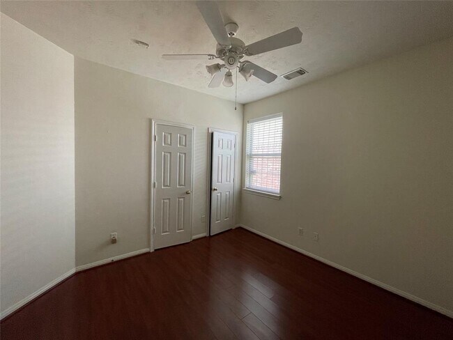 Building Photo - 5934 Heathmoor Ln