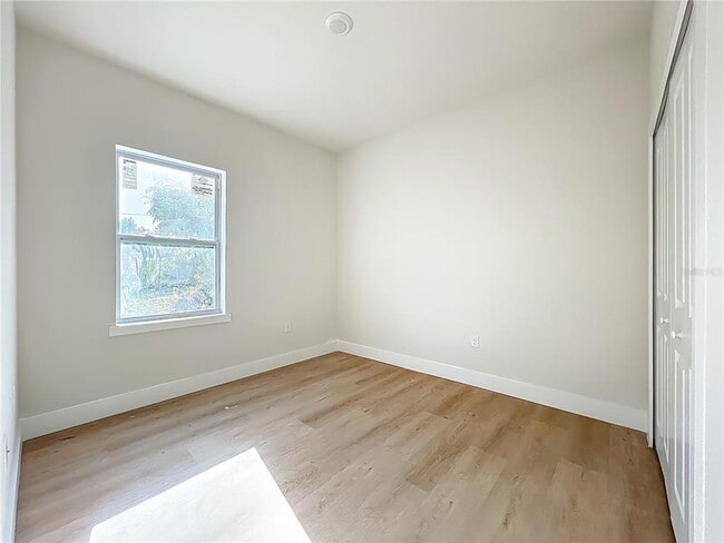 Building Photo - 356 W 4th St