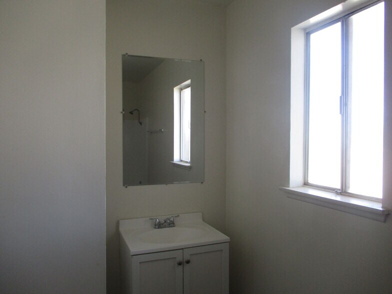 Desert Oasis Apartments 238 N Gold Canyon St Ridgecrest CA 93555