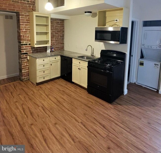 Building Photo - 550 N 52nd St