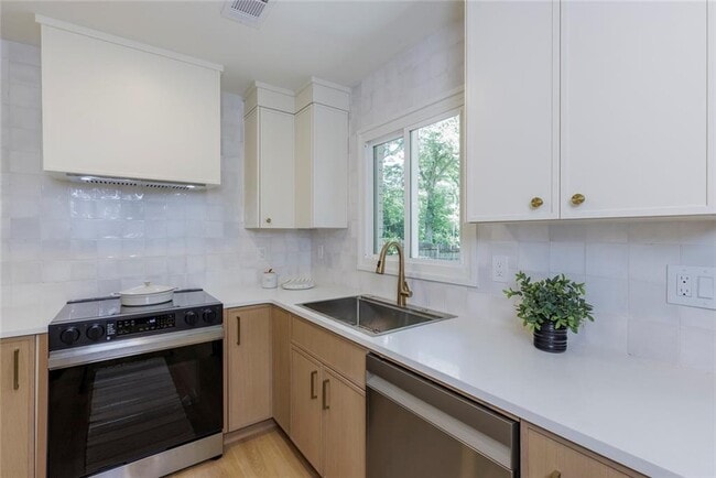 Building Photo - 3026 Brook Dr