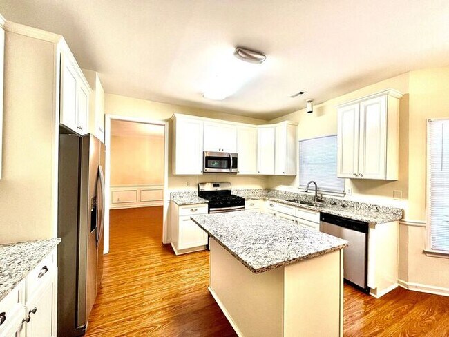 Building Photo - 3165 Maple Terrace Dr