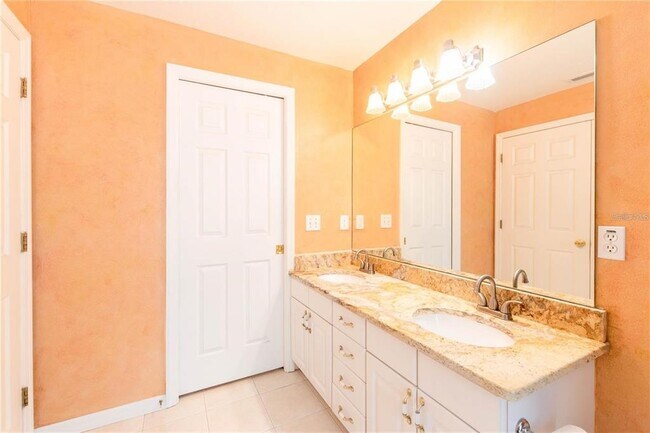 Building Photo - 987 Wellington Ct