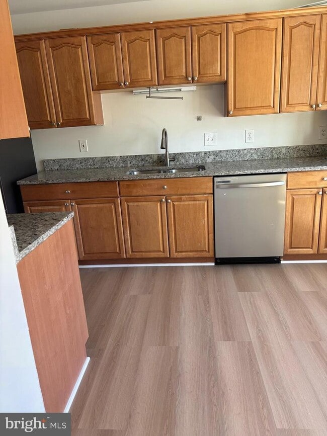 Building Photo - 2900 Madeira Ct