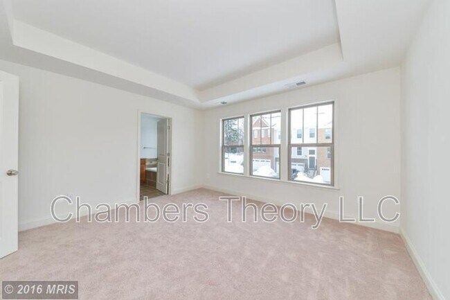 Building Photo - 220 Natural Terrace