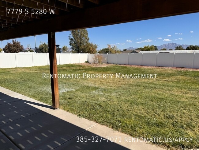 Building Photo - Basement Apartment