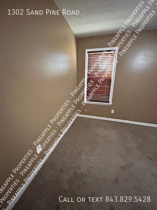 Building Photo - 1302 Sand Pine Rd