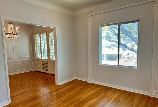 Building Photo - TRIPLEX
