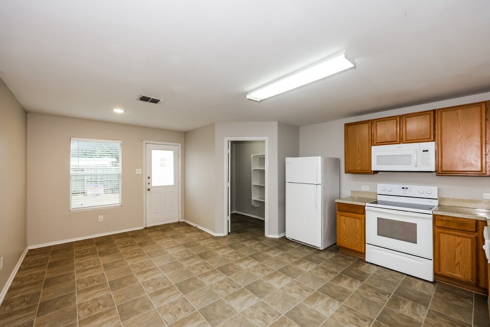 Building Photo - 1304 Castle Ridge Rd