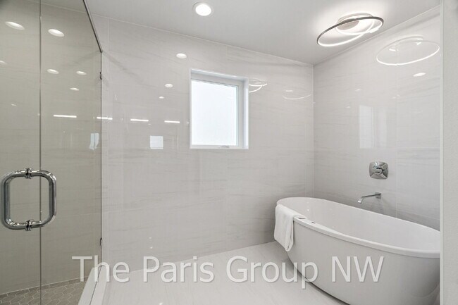 Building Photo - Stunning 2024 Built Downtown Kirkland Luxe Home for Rent! 3br/3.5ba/2410sf