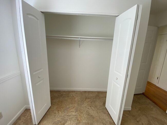 Building Photo - 5 Teak Loop Ln