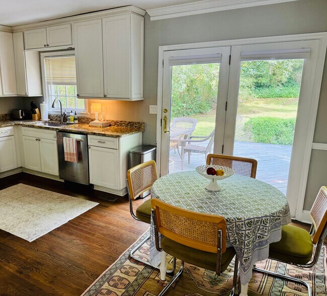 Building Photo - 286 Midvale Dr NE