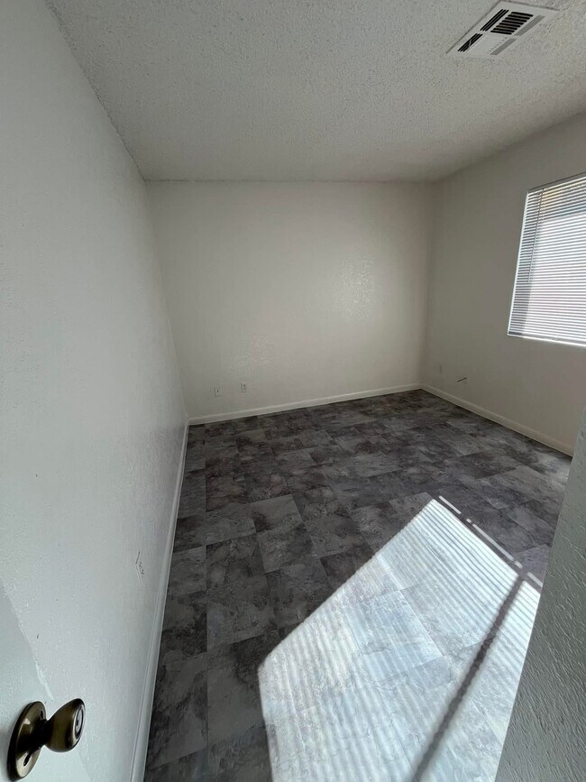 Building Photo - 3300 Civic Center Dr