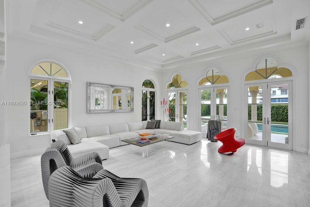 Building Photo - 17001 Collins Ave